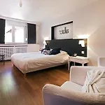 Hotel De La 3*