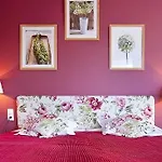 Hotel De La 3*