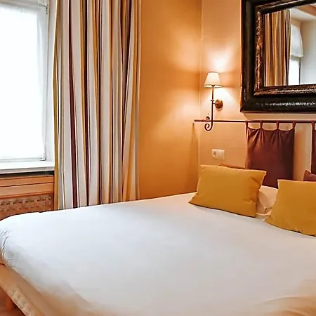 Hotel De La 3*