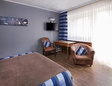De La Hotel 3*