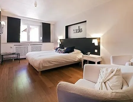 Hotel De La 3*